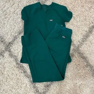 FIGS Limited Edition Hunter Green XS Top, Livingston S/T pant.